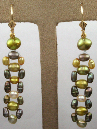 Dyed FW Pearl Earrings