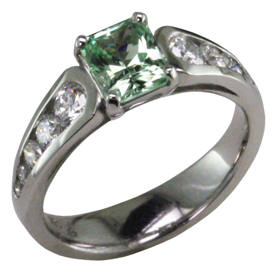 14kw Mint Garnet & Diamond Ring