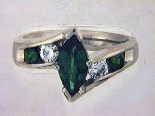 18kw Tsavorite Garnet & Diamond Ring